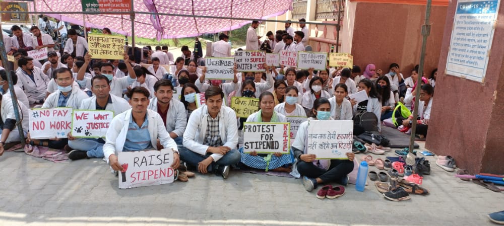 आखिर ऐसा भेदभाव क्यों ?
इंटर्न पशु चिकित्सक भत्ता भी मेडिकल इंटर्न चिकित्सक के समान होना चाहिए।
#UP_Vet_Stipend 
#DUVASU_Mathura 
#SVPUAT_Meerut 
<a href="/dharampalbjpmla/">Dharampal Singh</a> <a href="/pdevendra/">Devendra Pandey</a> <a href="/sudhirk_garg/">Sudhir Garg</a> <a href="/myogiadityanath/">Yogi Adityanath</a> <a href="/PMOIndia/">PMO India</a> <a href="/PRupala/">Parshottam Rupala</a> <a href="/drsanjeevbalyan/">Dr. Sanjeev Balyan</a> <a href="/anandibenpatel/">Anandiben Patel</a> <a href="/ANINewsUP/">ANI UP/Uttarakhand</a> <a href="/News18UP/">News18 Uttar Pradesh</a>
