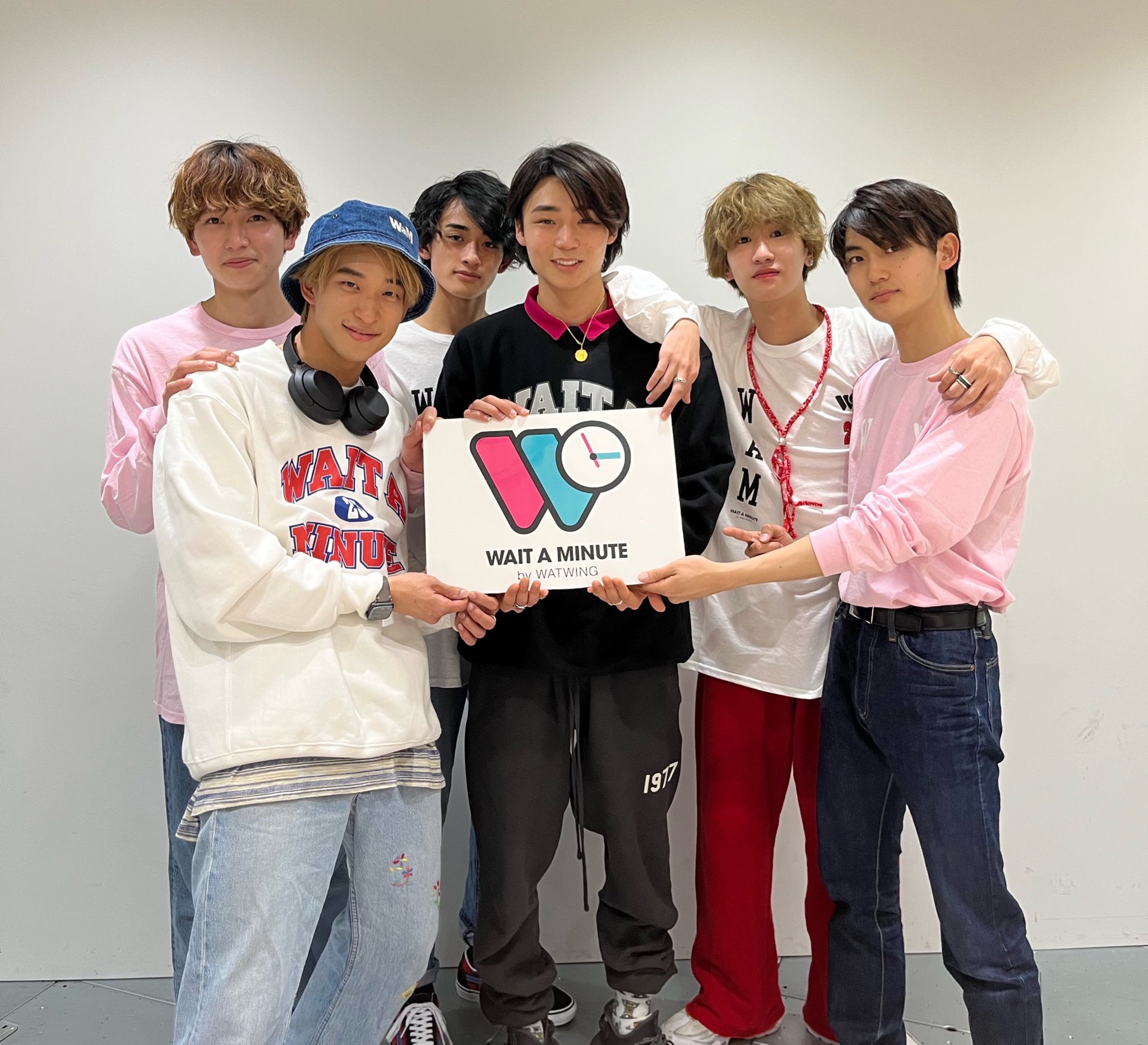 WATWING WAIT A MINUTE スウェット アイドル | endageism.com