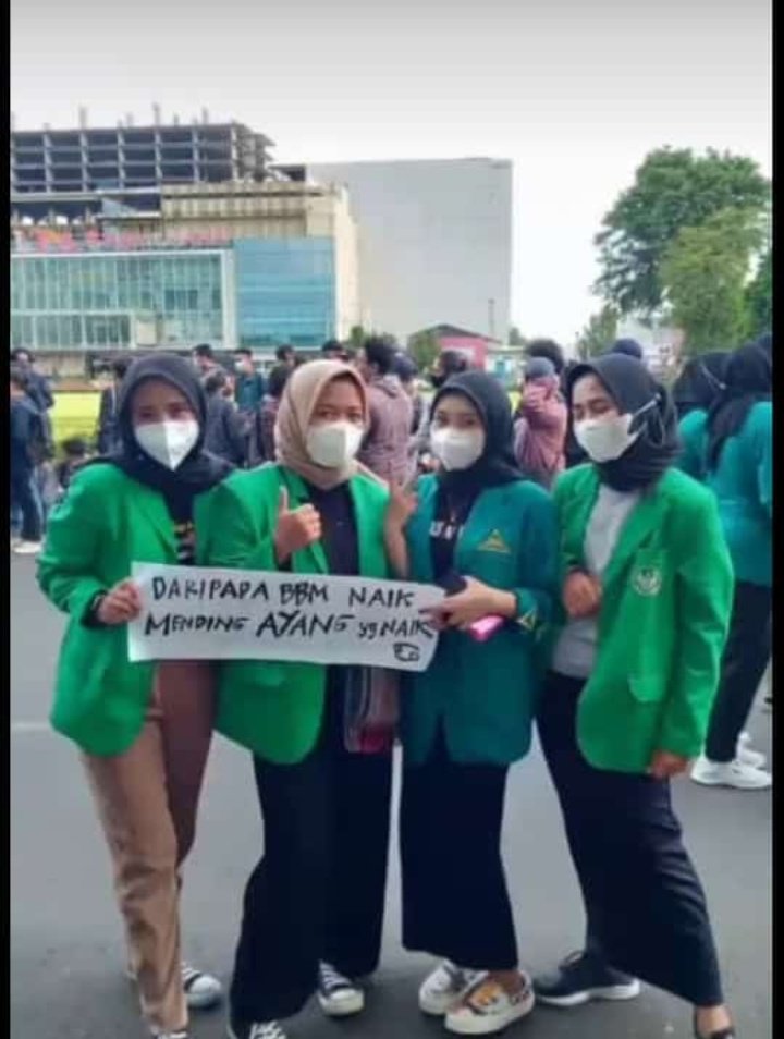 ꦒꦸꦪꦺꦴꦤ꧀ꦮꦠꦺꦴꦤ꧀ tweet media