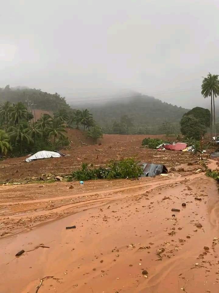chittaneo_k's tweet photo. TO ALL MY MOOTS! it's raining nonstop here in my province for a week. several cities are experiencing massive flooding and landslides. houses buried, people missing, rivers rising. not much media coverage yet. PLS RT!

#AgatonPH
#LeyteNeedsHelp
#BaybayNeedsHelp #AbuyogNeedsHelp https://t.co/Id5JYFpFAO