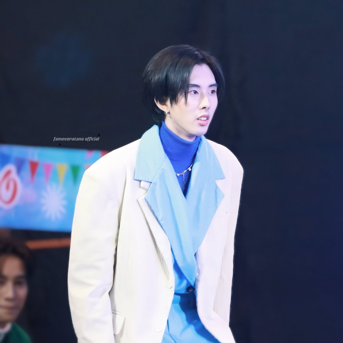 FameVoratanaTH's tweet photo. [09.04.22] Idol Fan Fest 
เดินขึ้นเวทีแบบสับ หล่อมาก 😎💗 

#famevoratana #famevoratanath 
#IdolFanFest #IdolFanFestxSTMD https://t.co/w4uY803kIE