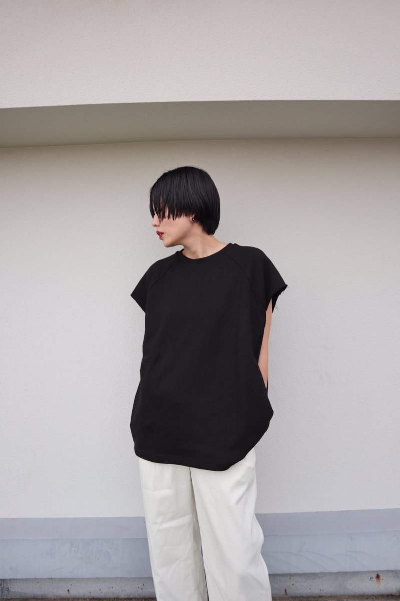 OFFICIALANNAHL's tweet photo. .
NEW ARRIVAL 
4/12 13:00-発売
. 
【 No  Sleeve Sweat 】
GRY, BLK

¥6,050(in tax)
.
.
#annahl https://t.co/4VszBJUzuB