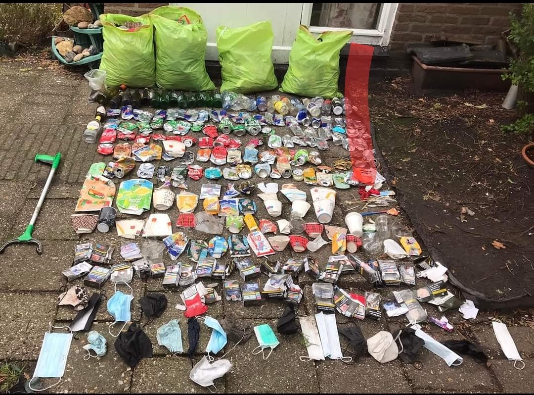 lillyspickup's tweet photo. This week's pickup of 990 pieces!!! We also found this packet of #Hamkas the council were digging the verges and we spotted the corner sticking out This packet is 22 years old!!!!! Remember plastic isn't biodegradable it just stays in the environment for years-put it in the bin! https://t.co/BZaR2XMiE1