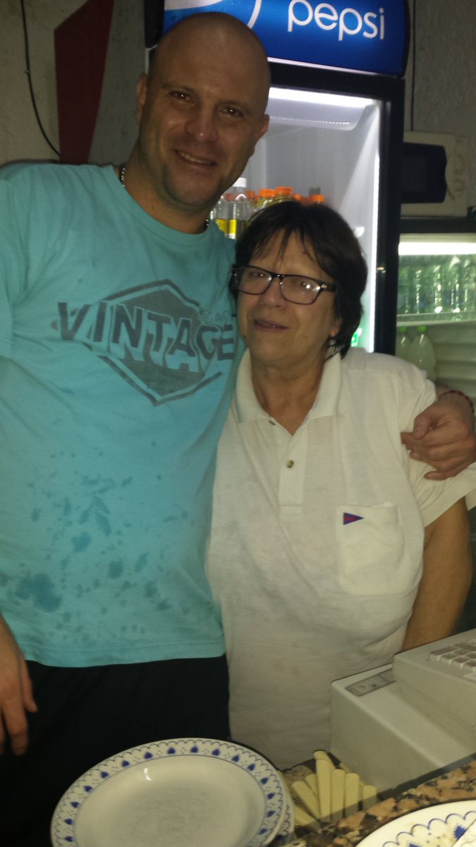 TE AMOOOOO GORDA . TENGO FE QUE VAS A SALIR DE ESTA . TE NECESITO Y TE ESPERAMOS EN CASA CON TOMMY Y LA MUSLERA . TE AMOOOOOOO