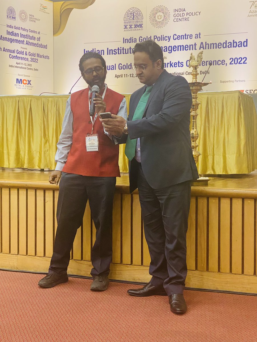 IndiaGoldPolicy's tweet photo. Award presentation for winners of 4th @IndiaGoldPolicy @IIMAhmedabad GGM virtual conference by @profarvindsiima @IndiaGoldPolicy and Mr Shivanshu Mehta @MCXIndialtd. First prize shared by Ms Monami Dasgupta &amp; Mr Rakshith of @dvararesearch, second price to Ms Neharika Sobti. https://t.co/QXqzG2TIYP