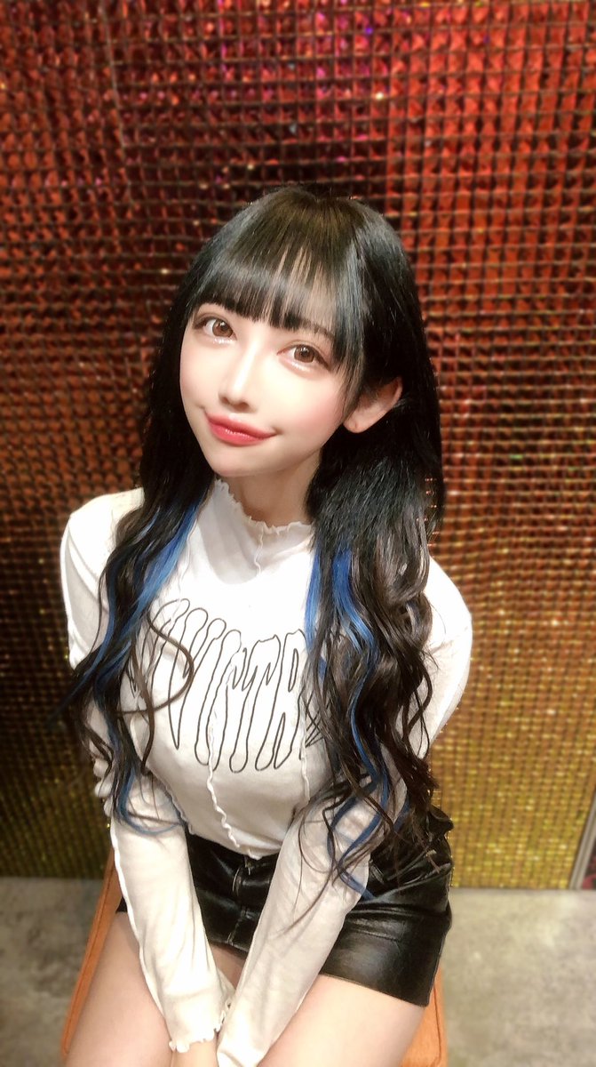 ChanmomoWitch's tweet photo. 久しぶりにスーパーロング復活しました🤍

おへそより長いのですごいかわいいハーフツインテールできるので楽しみにしてたください✨

愛のパワースポットなヒトミンさんにかわいくしていただきました💐

池袋CAPSUEL💇‍♀️✨
https://t.co/WhSrYf6gic https://t.co/dnuqUDjYMG