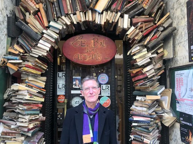 La #librairie le Bal des Ardents sur <a href="/franceculture/">France Culture</a> 
👉bit.ly/3JvkV7I
Passez l'arche de livres et laissez votre curiosité vous guider dans cette caverne d'Ali Baba au cœur de #Lyon : de la revue confidentielle au grand classique, vous y dénicherez votre bonheur.📚#livre