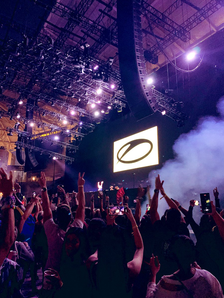 sarahdewarren's tweet photo. #ASOT1000LA last night was unreal 💟 the kinda music u can party to even when ur totally sober 🙏🏽😌 @marlo_music https://t.co/njji8TrO29