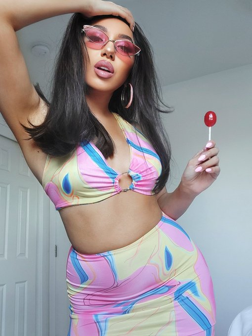 Have you asked for My birthday wishlist yet?  Or $ent Me something sweet? April Showers Me with 💰 and<a href="/tag/bootseason"class="tags"><span>#bootseason</span></a><a href="/tag/coattime"class="tags"><span>#coattime</span></a>