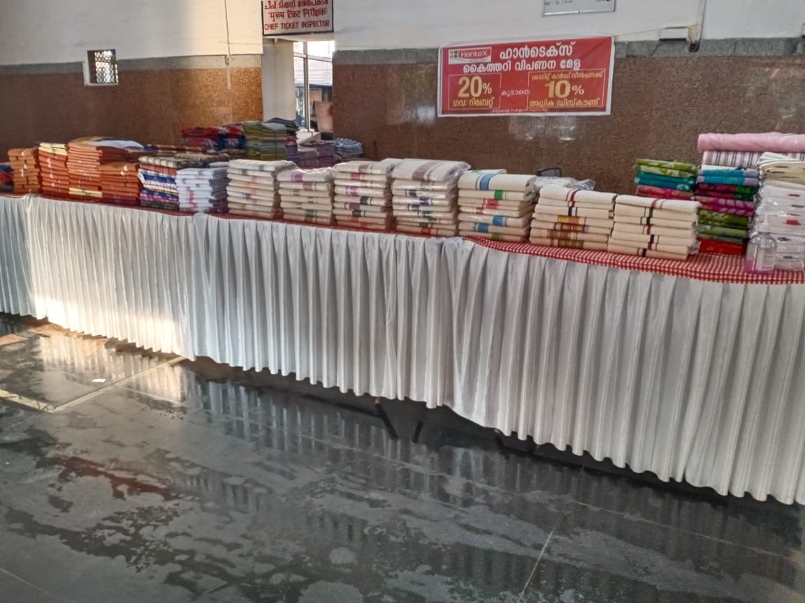 DRMPalakkad's tweet photo. #Kozhikode Railway Station becomes the first station in Palakkad Division to implement the  “One Station One Product”concept.HANTEX,(Kerala State Handloom Weavers Co-operative Society Ltd)Kozhikode Unit set up a stall for the promotion &amp; sale of Kerala Handloom Dhoti Set &amp; Saree. https://t.co/KJkPB5WBrg