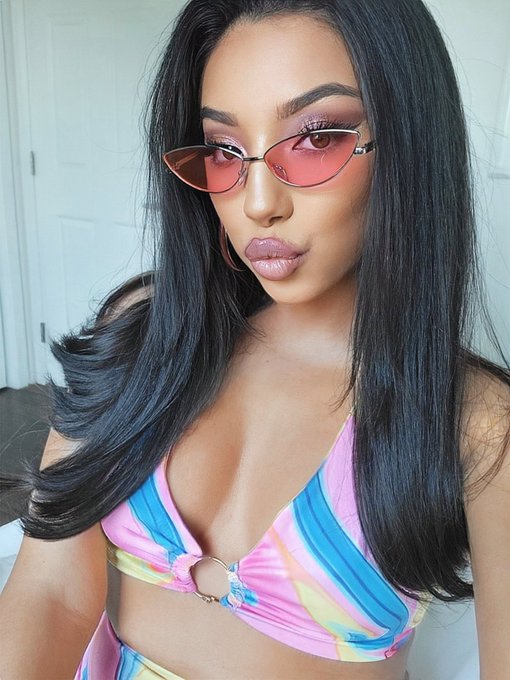 Have you asked for My birthday wishlist yet?  Or $ent Me something sweet? April Showers Me with 💰 and<a href="/tag/bootseason"class="tags"><span>#bootseason</span></a><a href="/tag/coattime"class="tags"><span>#coattime</span></a>