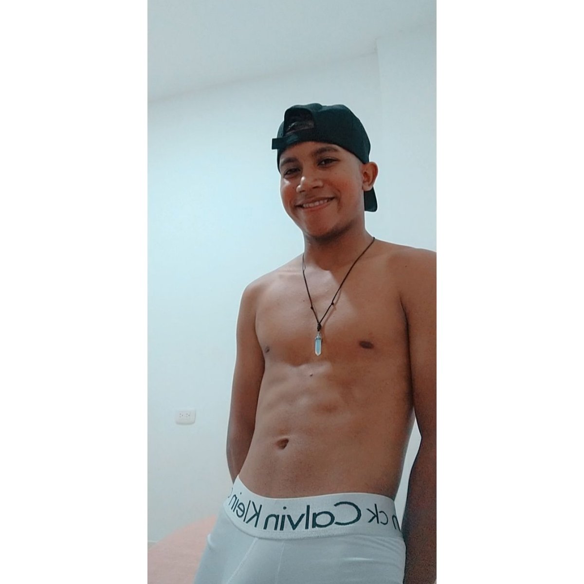 freii34's tweet photo. #NuevaFotoDePerfil https://t.co/hipJtMOZES