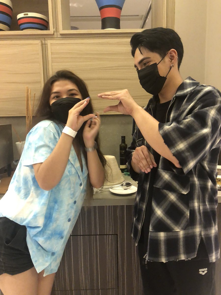 _shnpln's tweet photo. Basta naka burger ko si @stellajero_  hahahahahhahaha kahit nalito kapa kung anong burger yung sinasabi ko hahahahahahhaha LOVE YOU SAGAD 🥺💛 https://t.co/83FSAZnqha