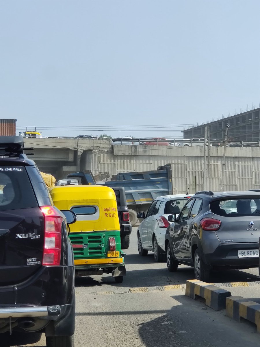 DevelopNewGgn's tweet photo. Refer to our meeting held with @OfficialGMDA we have sent an official request to install the #Metal_Height_Barrier at the entry/Exit of Vatika Fly Over on NH-48 to halt the heavy/ Commercial vehicles considering the heavy traffic jam

@abhishekbehl @DEEPAKKAHUJA @journojoseph https://t.co/DaT8T1BqtK