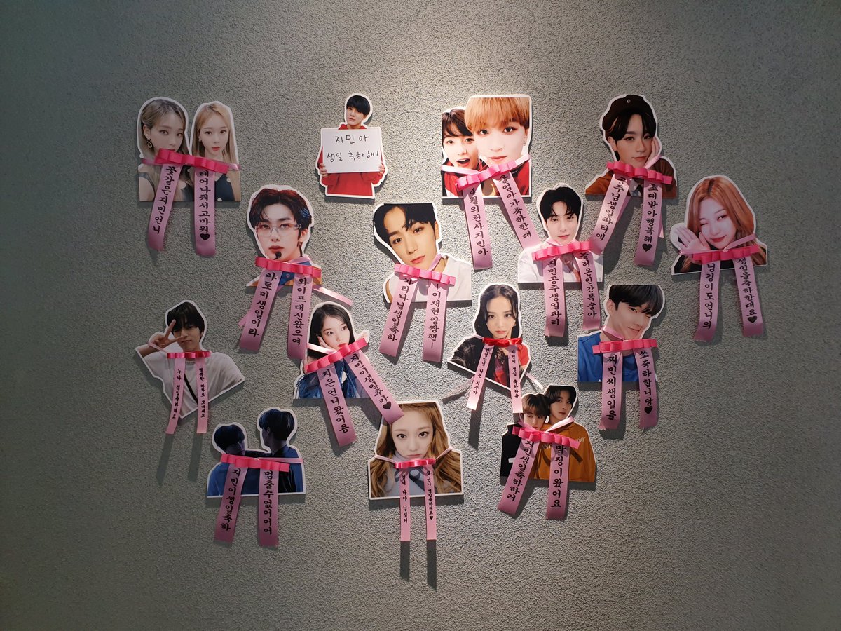 Vitaminjeong01's tweet photo. 여기도 사람 많아서 꾸며져 있는거 다 못찍음
지민이 찍은데서 안찍은거 실화냐...
지민이 선호스타일 투표하는거 있어서 재밌었음!!
#To_MY_Eternal_Love
#나의_영원한_사랑_카리나에게 https://t.co/qc52oAFOI9