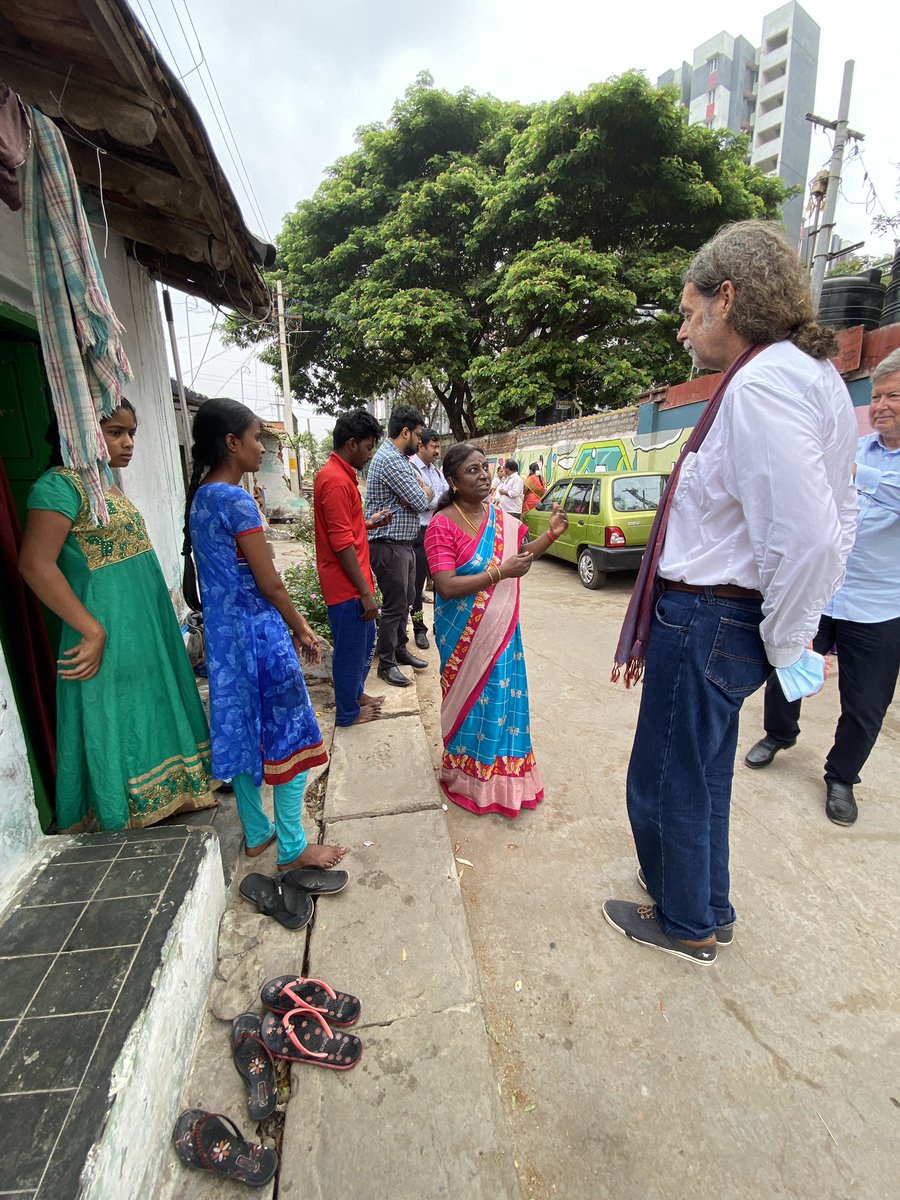 CatalystStreet's tweet photo. German Ambassador and German Consul General for Chennai checked out the art work we did for @giz_india at @CbeCorp middle school in koundanpalayam.He interacted with the public and students.@AmbLindnerIndia @GermanyChennai @GermanyinIndia @deejay_phani @28_catalyst https://t.co/SC5omYCUaV