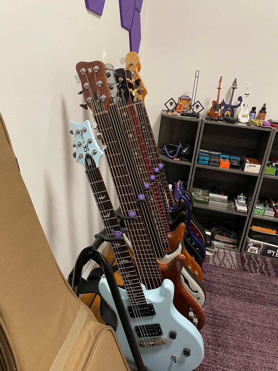 JoeyDBassist's tweet photo. @InterstateMsc Here are some of mine, including some minis on the shelf. #StringsAndThings https://t.co/E67Y9UWDBX