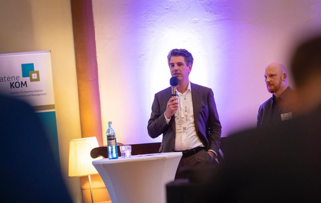 Talking_Bridges's tweet photo. Ich war #live auf der #ConnectedGermany2022, es hat Spaß gemacht. Überall herrschte Wiedersehensfreude und es gab muntere Diskussionen, auch über Nachhaltigkeit bei der Digitalisierung. Wir freuen uns alle auf mehr. https://t.co/0G3t5w0JQx