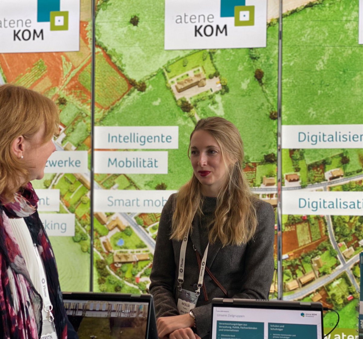 Talking_Bridges's tweet photo. Ich war #live auf der #ConnectedGermany2022, es hat Spaß gemacht. Überall herrschte Wiedersehensfreude und es gab muntere Diskussionen, auch über Nachhaltigkeit bei der Digitalisierung. Wir freuen uns alle auf mehr. https://t.co/0G3t5w0JQx