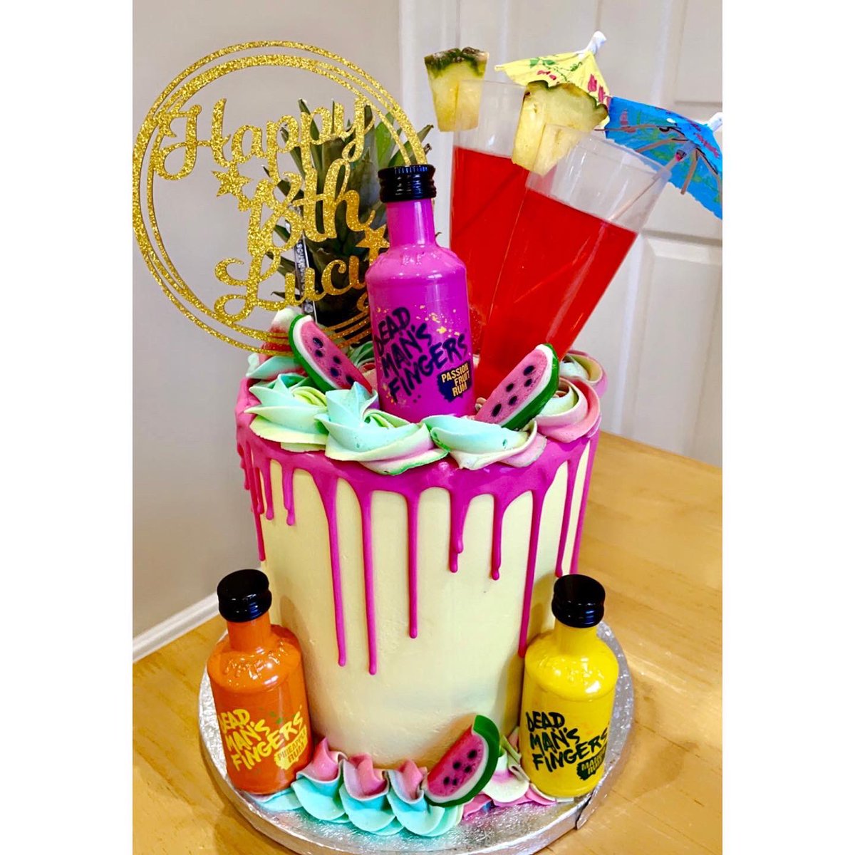 SianeyLouise's tweet photo. Dead Mans Fingers Rum Cocktail Birthday Cake πΉπ
.
Loved creating this ππ»ββοΈ
.
@deadmansfingers #deadmansfingerscake #deadmansfingers #rum #rumcake #alcoholcake #dripcake #cocktailcake #rumcakes #18thbirthdaycake #funkycakes #cakeideas https://t.co/jUCGCmfMDY