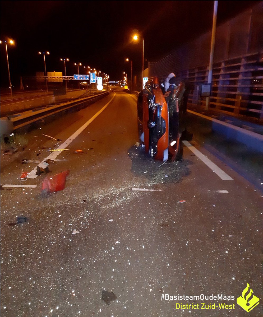 #dronken bestuurder uit #Zoetermeer veroorzaakt #aanrijding en flinke #ravage op de A15 en raakt hierbij een hek en verkeerslicht. De bestuurder na onderzoek onder invloed van #alcohol te zijn en is #aangehouden. 

Zie Instagram voor volledig bericht 👉🏼 instagram.com/p/CcM2OW7MV6e/…