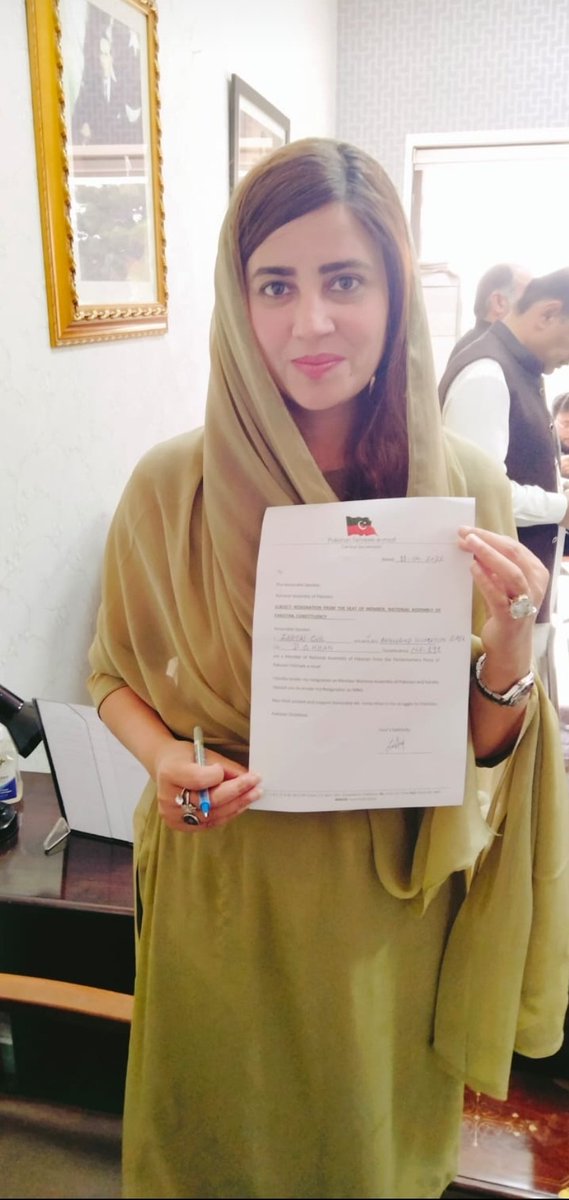 zartajgulwazir's tweet photo. کپتان کا فیصلہ، سر آنکھوں پر!

بھکاریوں کی حکومت میں اسمبلی کی رکنیت ہَتک آمیز امر تھی۔ میں اس جعلی حکومت کو تسلیم نہیں کرتی۔

ڈیرہ غازی خان کے عوام کی امنگوں کے مطابق یہ قدم اٹھایا ہے۔

جب تک اللہ نے ہمت اور زندگی دی ہے، وطن کے لئے جدوجہد کرتی رہوں گی۔

#امپورٹڈ_حکومت_نامنظور https://t.co/kFQI2JKMqi