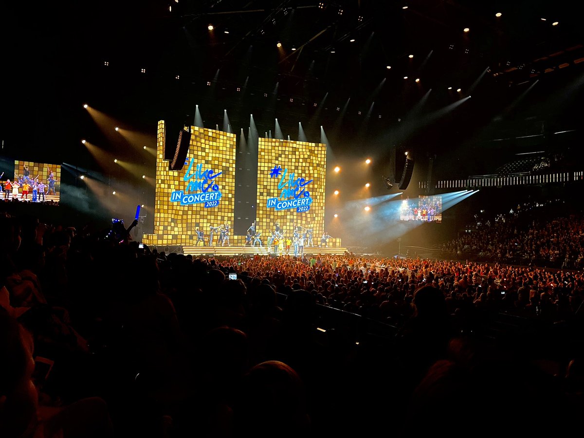 Eline_VS's tweet photo. Nog steeds aan het nagenieten 💙🤍 #LikeMe #LikeMeInConcert https://t.co/N0vLfGDt3W