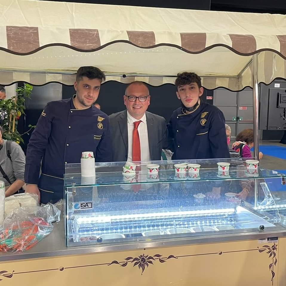 🟡⚪ Il #gelato reggino conquista tutti alla <a href="/bitmilano/">BIT</a> di #Milano
Grande successo per la degustazione organizzata presso lo stand della Città Metropolitana di #ReggioCalabria 

#Turismo #BIT #enogastronomia #food #Apar 

facebook.com/10006979278354…