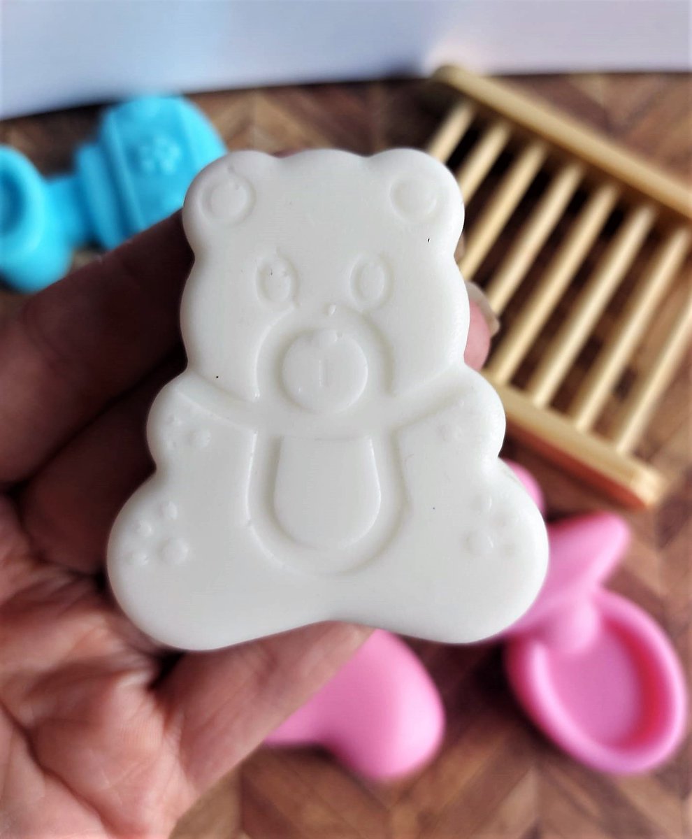 BoxOlives's tweet photo. 👶🍼Are you having a baby and having a baby shower or a Christening???  Here are the perfect favours for you!!!👶🍼
Baby Shower Handmade Soaps
https://t.co/yzBxMdtZMn #babyshowerfavours #handmadesoaps #christeningfavours #newbabygift #mumtobegift #idealbabyshower https://t.co/g9hboxuCYj