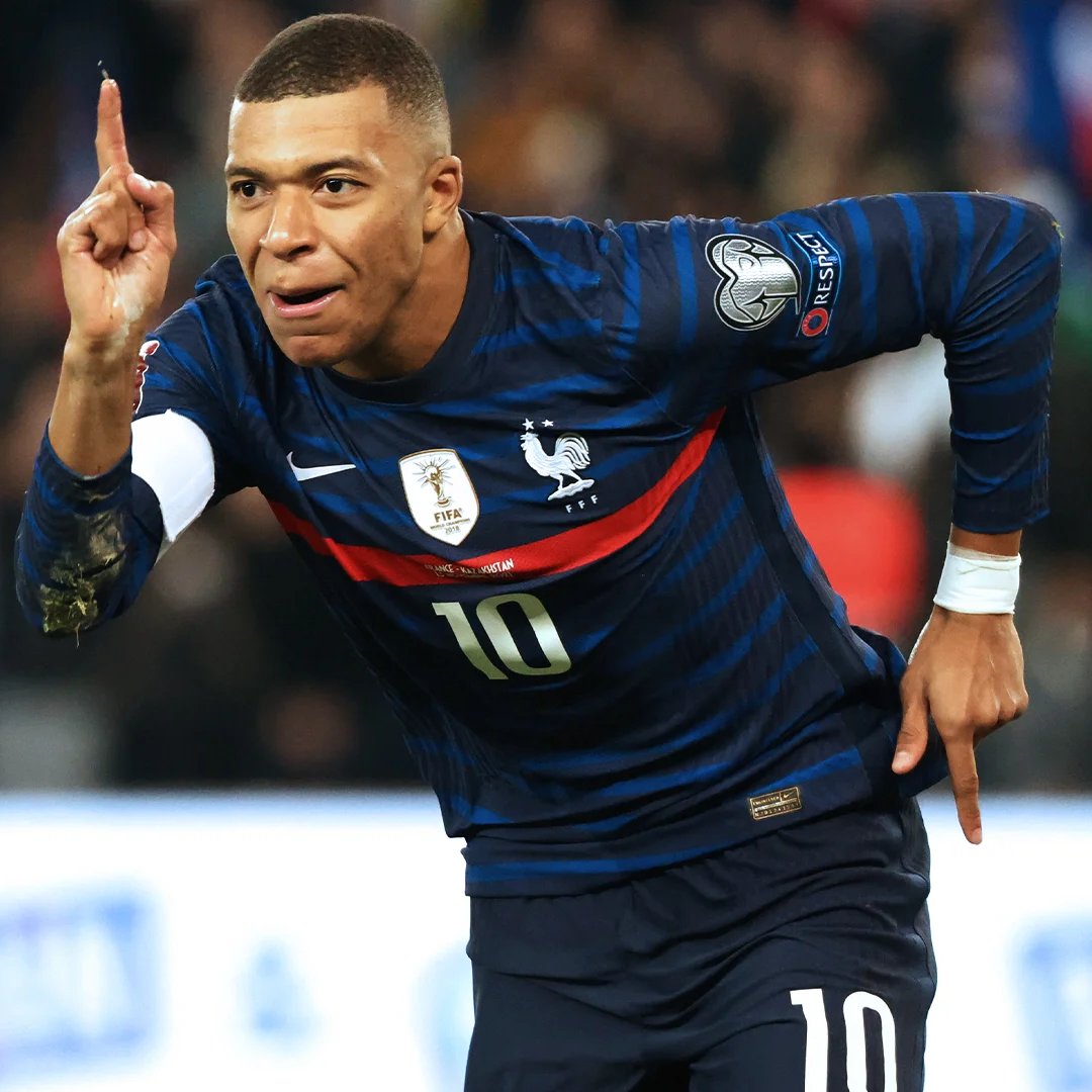 lnstantFoot's tweet photo. En Allemagne, Nukunku est inarrêtable. 🇩🇪

En Espagne Benzema est le meilleur buteur, et le meilleur passeur à égalité avec Dembélé. 🇪🇸

En France, Mbappé est le meilleur buteur et le meilleur passeur. 🇫🇷

On a vraiment les meilleurs joueurs du monde...💙🤍❤️ https://t.co/KbfJUEIEMO