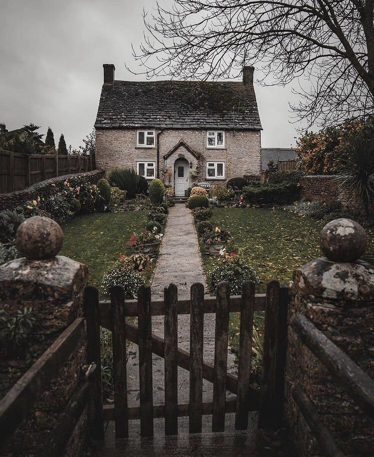 Evreni Merak Ediyoruz tweet media