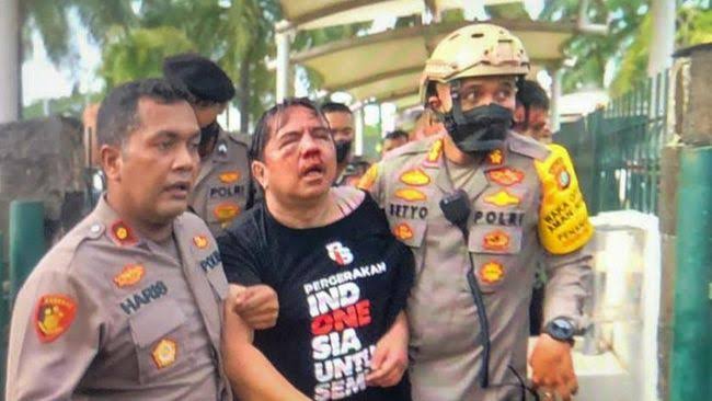 PapsEwign's tweet photo. Semoga mendapat hidayah dari teguran ini 
Ade Armando https://t.co/YmqPNksItg