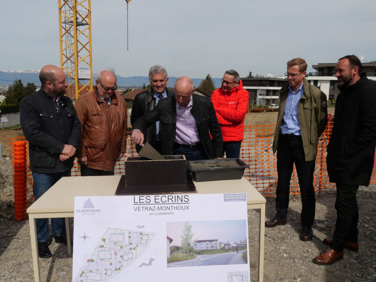 LaFonciere74's tweet photo. Ce matin a eu lieu la pose de la première pierre du programme "Les écrins" à Vétraz-Monthoux.
Cette opération représente 44 logements dont 30 BRS.
#SAMONTBLANC
#BRS
@loichervepublic https://t.co/i8QzFO35Yx
