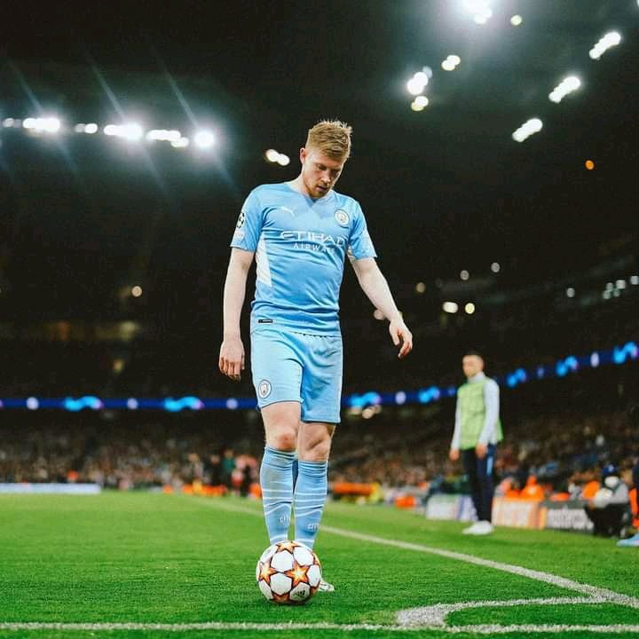belo_ciity's tweet photo. @ChampionsLeague You should watch this guy playy👌🔥i'd say his the best player and chances are high of winning  the"PLAYER OF THE YEAR"award🏅🏆 https://t.co/Dy29LU8flJ