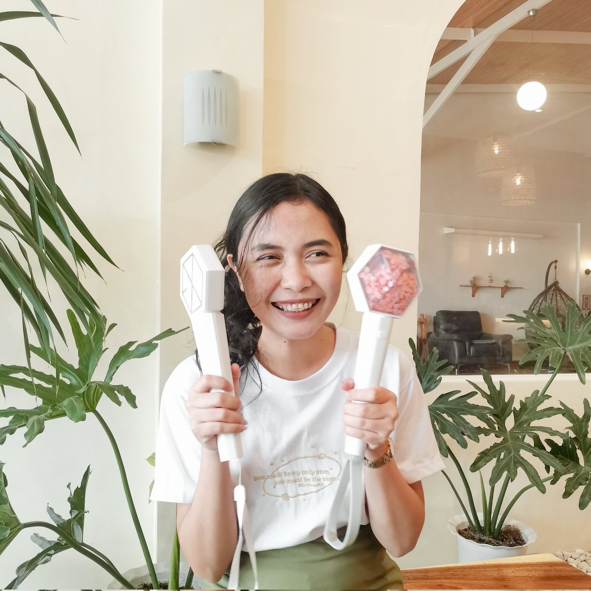 honeysitdown's tweet photo. Celebrated EXO's 10th Anniversary over the weekend. You will always be my home and comfort, mga Tito. Comeback na, jebaaal! 🤍
(shirt from @madebymicaph ✨)
#10YearsWithEXO #AlwaysAndForeverWithEXO
#EXOLsCelebrateWithEXO
#EXOWeAreOneDecade https://t.co/zONZvTHcw1
