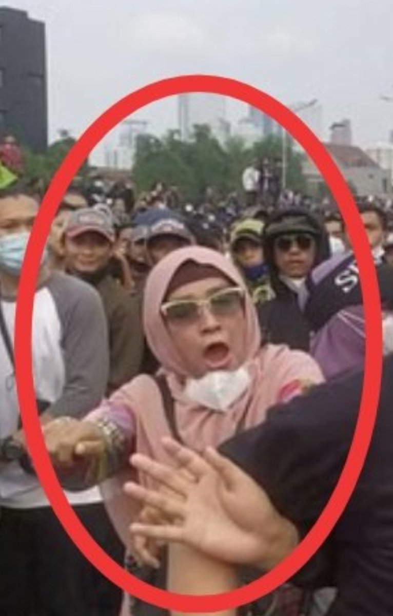 _self_TGB's tweet photo. Tolong serok betina provoktor satu ini
@DivHumas_Polri 
@CCICPolri 
@poldametrojaya https://t.co/z66jls1HIn