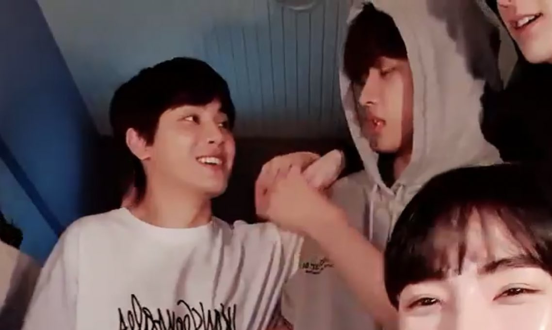 hourly sunhak tweet media