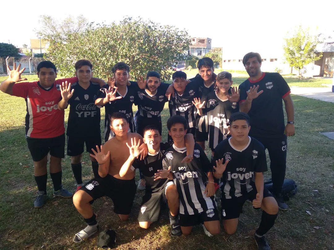Riestrafutsal's tweet photo. AFA - INFERIORES
FECHA 1
Estos fueron los resultados:
4ta 👎🏼 7-1
5ta 👍🏼 5-4
6ta 👎🏼 3-0
7ma 👍🏼 1-0
8va 👎🏼 1-0
3ra 👎🏼 3-0 https://t.co/j9BqVNNt8t