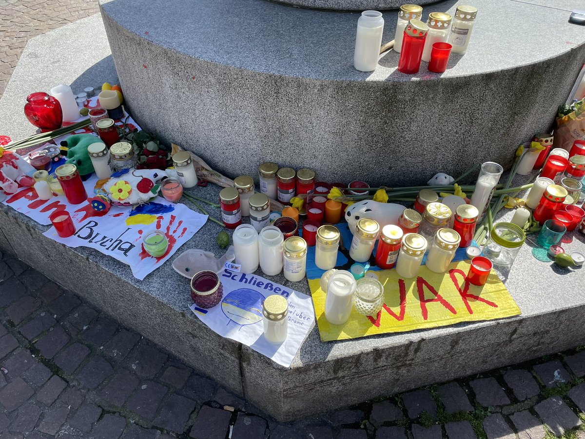 drtmnd161's tweet photo. der Friedensplatz ist auch immer wieder ein Ort des Gedenkens, so auch aktuell - hier trifft sich später #Querdenken zum kollektiven rumjammern gegen was auch immer… #do1104 #Ukraine #dortmund https://t.co/Mn1LRczbtw
