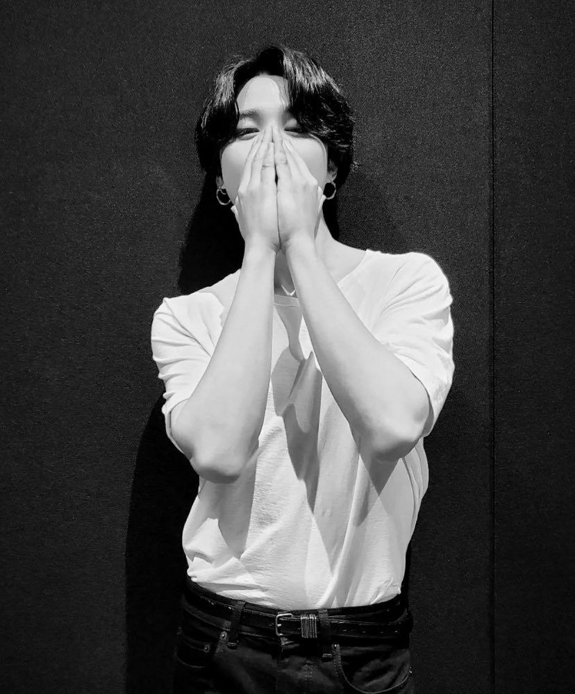 Good day dear petals 🌸 

Don’t let the past define your level of happiness today. And don’t let the what if’s of the future hold you back. Construct of time does not define your being in the now. Be present. And let your energies fill you up with joy. 

Have a beautiful day~