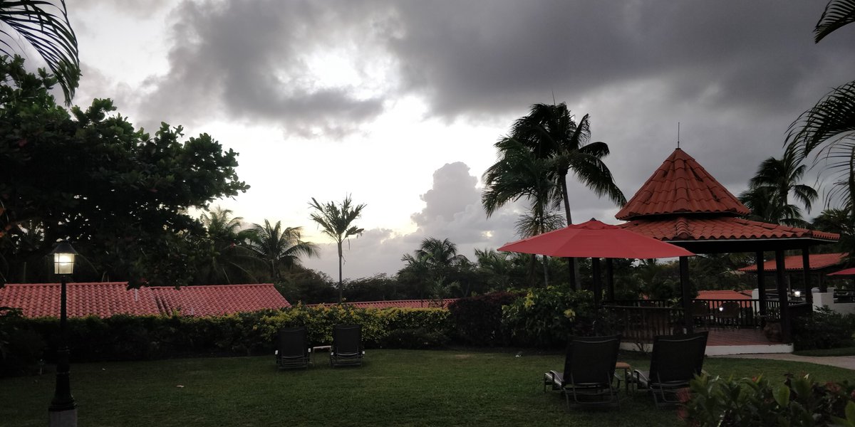 CorinaLSkinCare's tweet photo. After getting married in Jakarta, Indonesia, we spend our 25th wedding anniversary in Barbados. Highly reccomended! 🌅⛱️🌊 https://t.co/14TgcheHUZ