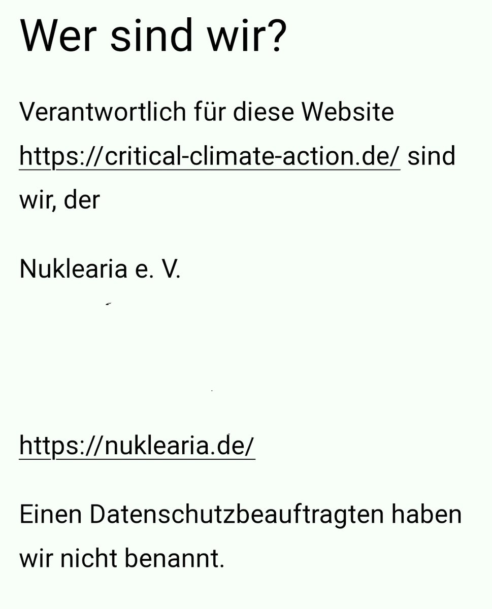 SedimentIV's tweet photo. Diese Dame gehört zu #Nuklearia Objektiv sieht anders aus. Im Linken Bild ist besagtes Schild wieder zu sehen. Gehalten von Hr. Rossreiter, links ist Hr. F. Blümm #FakeForFuture der Mann mittig ist auch kein unbekannter. https://t.co/xMtlQIbq8f