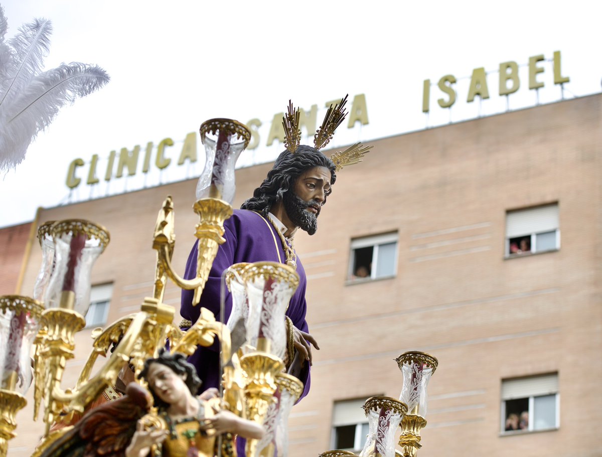 La Hermandad de San Pablo <a href="/hdad_sanpablo/">Hermandad San Pablo</a> por la Clínica Santa Isabel 

📸 @crisgomezphotos <a href="/pasionensevilla/">Pasión en Sevilla</a> 

#SSantaSevilla22 #SSantaSevABC