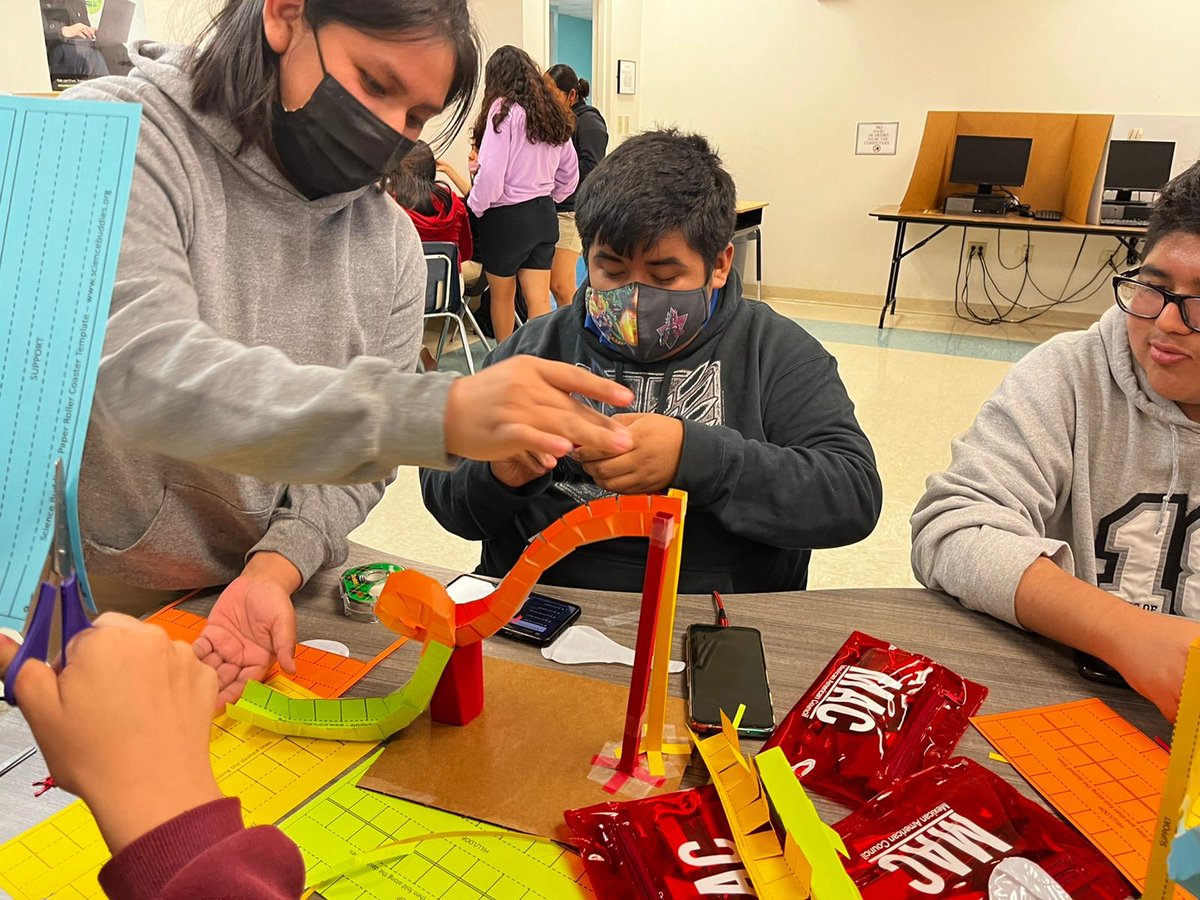 MexAmCouncil's tweet photo. MAC College & Career Prep 22 Students learn the concepts of energy through STEM Building a Paper Rollercoaster workshop. #MAC #CCP22 #CCP #MACScholars #DreamBIG #SiSePuede #MACScholars22 https://t.co/bDUFDYihuR