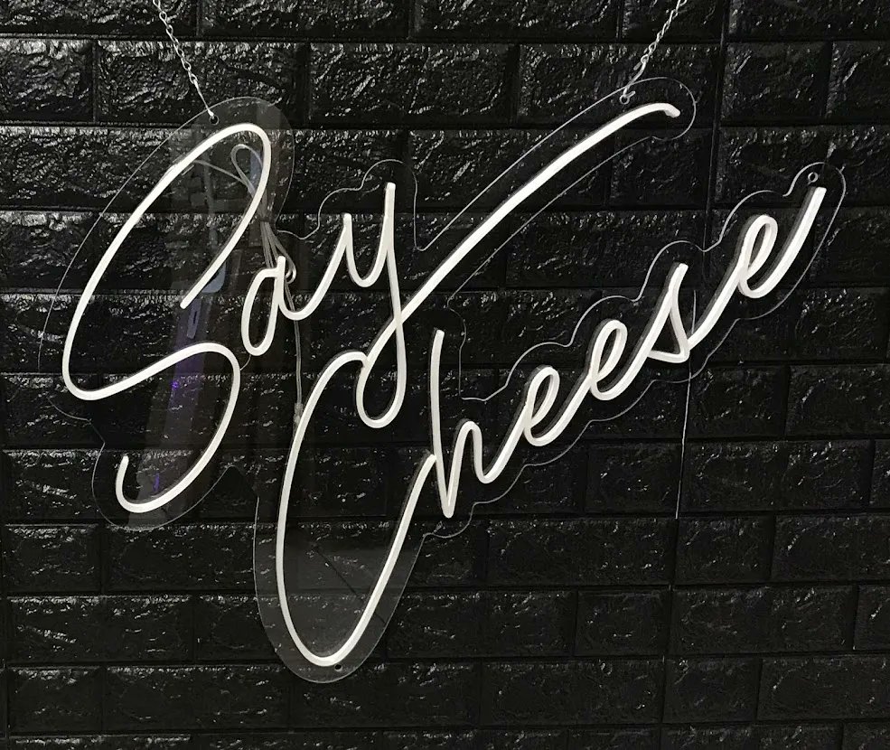 WendyLe83985314's tweet image. &quot; Say Cheese &quot; LED Flex sign from our very own customer.

We can customize any design within 24 hours with price quote.
Check out with coupon code WENDYARTER20 save $20 off
Email: wendy@arterneon.com
Call/text: (562) 802-4141
#LEDFlex #CustomLEDFlex #Neon #Signs #LEDFlexSign