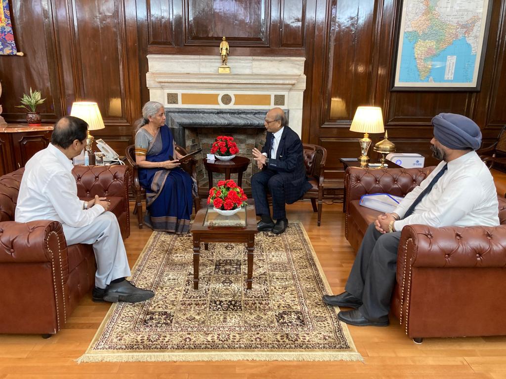 CMAPappan's tweet photo. Thanks @nsitharaman Madam @nsitharamanoffc for the meet with our representatives @ICAICMA 
@cmabalwinder @RajuiyerP
CMA B B Goyal Sir 
Good Wishes 👍 

Pappan Bhai https://t.co/k1KfBe1Faz