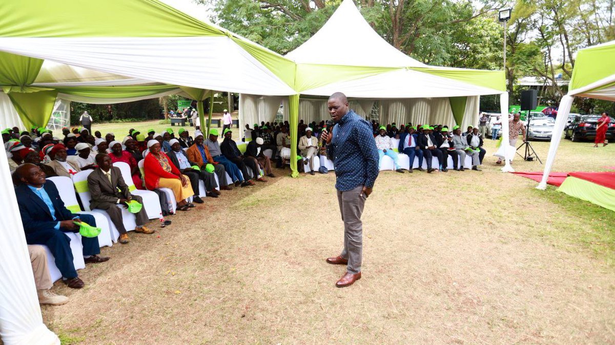 SakajaJohnson's tweet photo. What a way to start the week. Had an amazing session with religious leaders from Nairobi County earlier today together with H.E. @MusaliaMudavadi and a host of other leaders… https://t.co/GzvVz5AZFJ