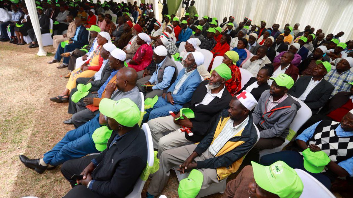 SakajaJohnson's tweet photo. What a way to start the week. Had an amazing session with religious leaders from Nairobi County earlier today together with H.E. @MusaliaMudavadi and a host of other leaders… https://t.co/GzvVz5AZFJ