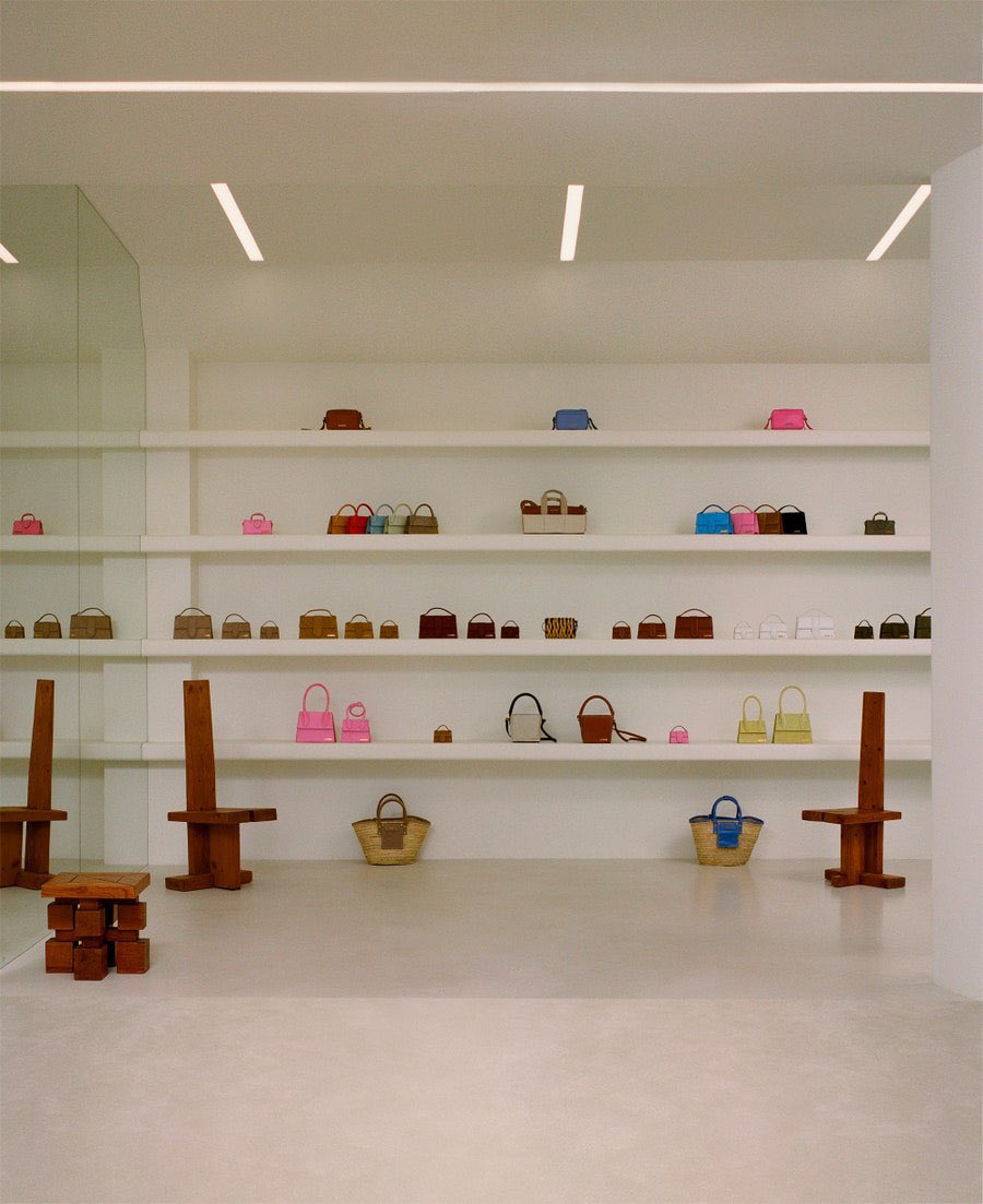 jacquemusx's tweet photo. Imagine working in the Jacquemus office… https://t.co/8TIZSB790o