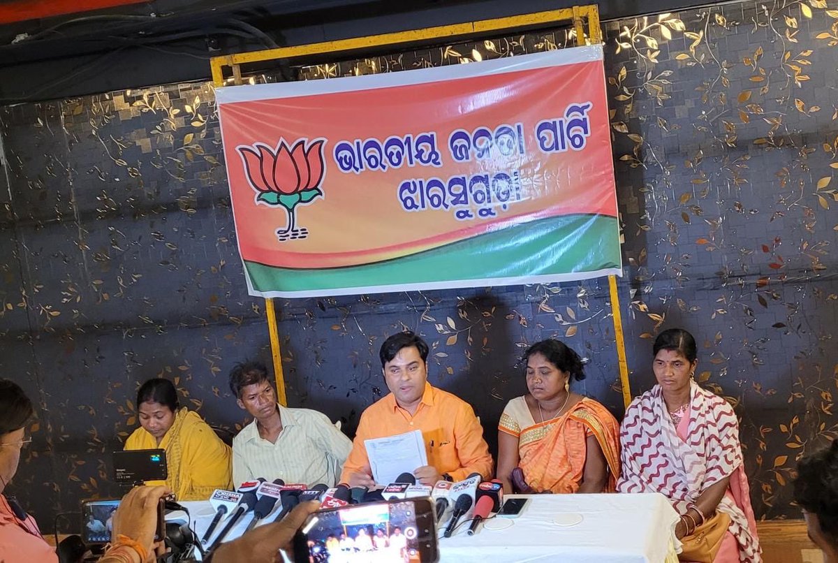 tankadharbjp's tweet photo. Addressed to press on negligence to burnt workers by @TheJSWGroup at Jharsuguda, as the company didn’t take any action since last one month. Mysterious step was taken by the staff of @nabadasjsg ji by offering them money to keep quite and not to open voice against the company. https://t.co/aGGo5gff30